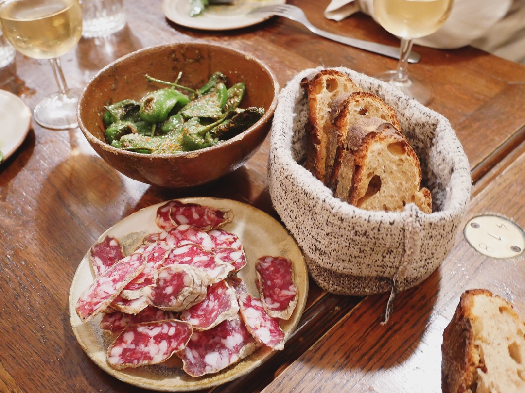 洋書　フランス語　パリのパン屋＆ケーキ屋　Prris boulangerie 洋書 フランス語 パリのパン屋＆ケーキ屋 Prris boulangerie